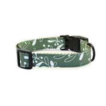 Load image into Gallery viewer, Mistletoe Cotton Collar