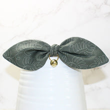 Load image into Gallery viewer, Monstera Leaf Collar and Bunny Bow
